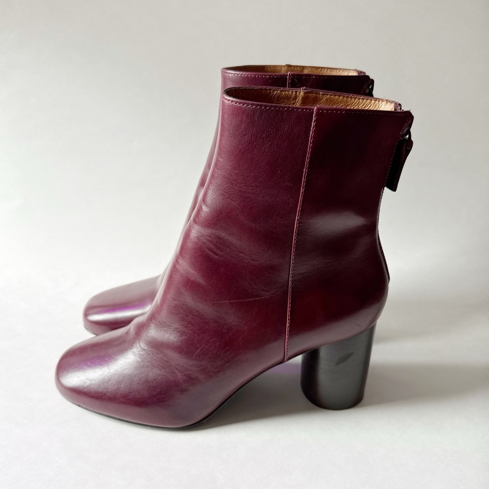 Sandro Burgundy Heeled Boots with Sleek Design